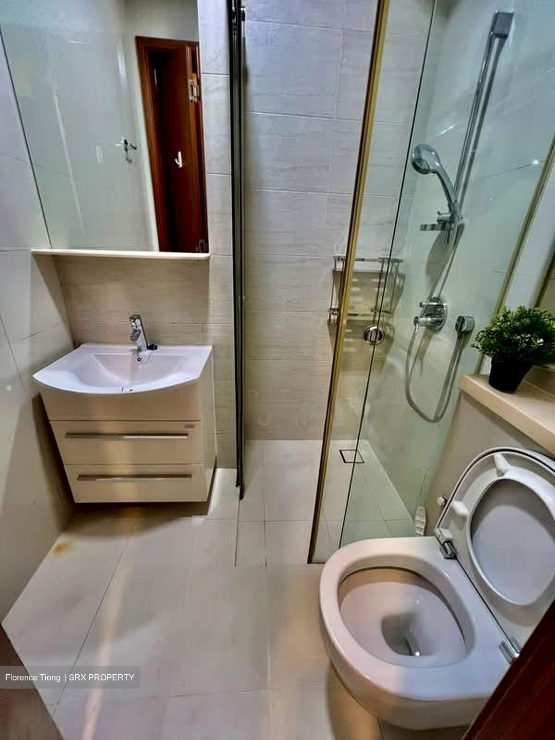 8 Farrer Suites (D8), Apartment #586065021
